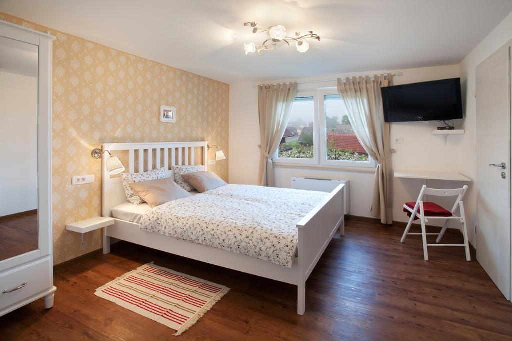 Hotel Samarin Crnomelj Экстерьер фото